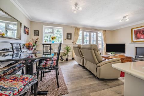 2 Baird Drive, Wood Street Village, Guildford, GU3 3EF