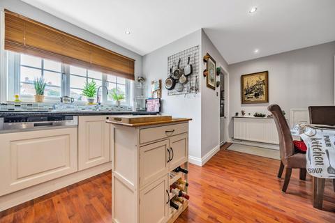 2 Baird Drive, Wood Street Village, Guildford, GU3 3EF