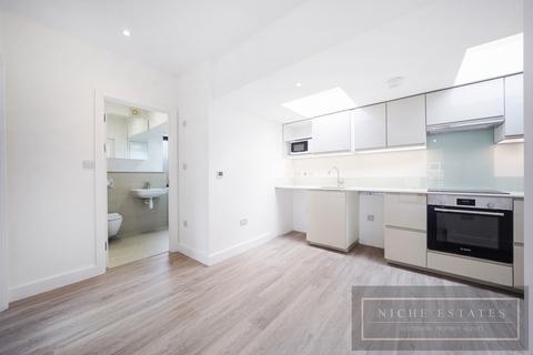 4 bedroom detached bungalow to rent, Torrington Park, North Finchley, London, N12 - SEE 3D VIRTUAL TOUR!