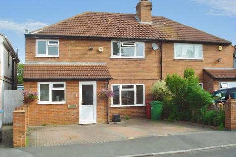 5 bedroom semi-detached house to rent, RE-AVAILABLE Norfolk Avenue, Slough