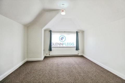 5 bedroom semi-detached house to rent, RE-AVAILABLE Norfolk Avenue, Slough
