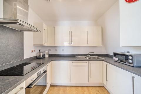 2 bedroom flat for sale, Leigham Avenue, Streatham