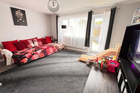 3 bedroom terraced house to rent, Bloomsbury Gardens, Houghton Regis, Dunstable, Bedfordshire, LU5 5RH