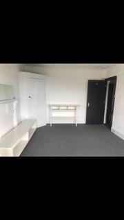 1 bedroom in a house share to rent, Wolves Lane, N13, London N13