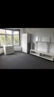 1 bedroom in a house share to rent, Wolves Lane, N13, London N13