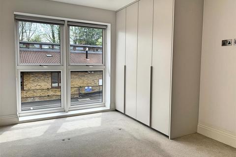 2 bedroom apartment to rent, Aspen Place, Bushey Heath, Bushey, Hertfordshire, WD23