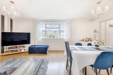 2 bedroom flat for sale, Laleham Road, Staines-upon-Thames TW18