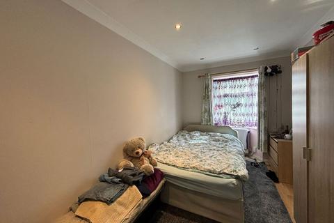 1 bedroom flat for sale, 33A Merlin Crescent, Edgware, Harrow, HA8 6JJ