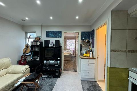 1 bedroom flat for sale, 33A Merlin Crescent, Edgware, Harrow, HA8 6JJ