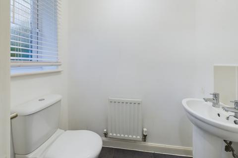 2 bedroom house to rent, Hale Close, Tuffley