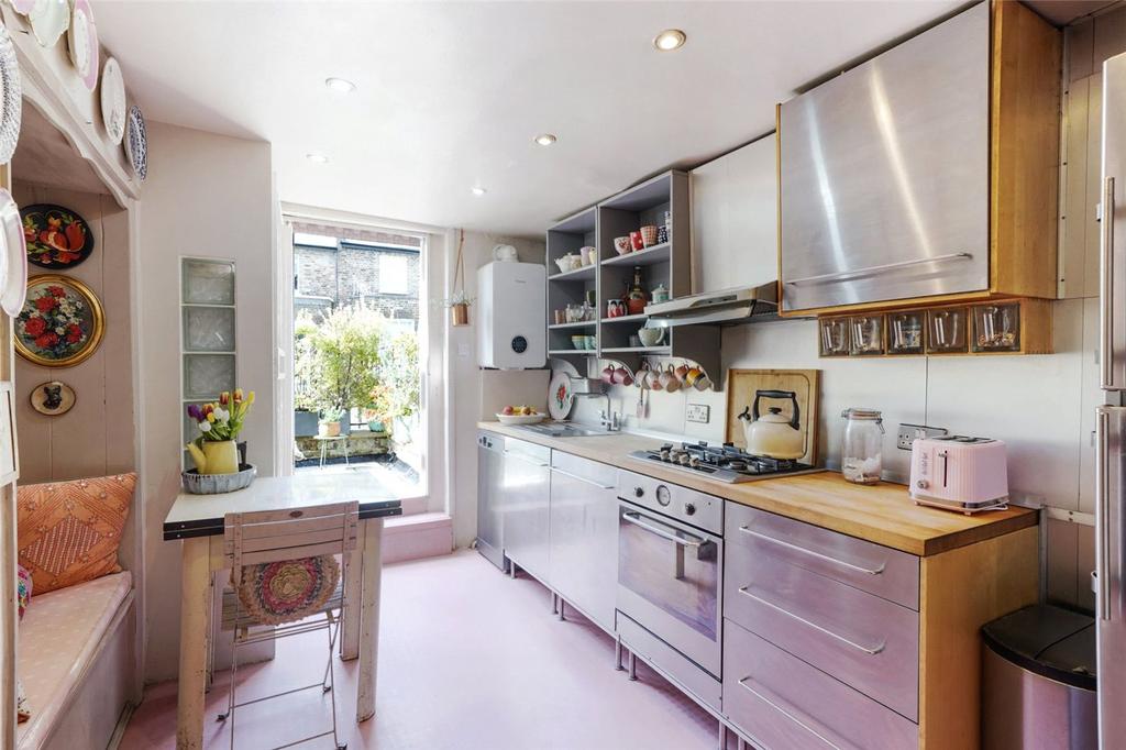 york-way-london-n7-3-bed-apartment-750-000