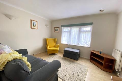 1 bedroom ground floor flat to rent, Five Oaks, Billingshurst
