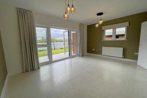 4 bedroom semi-detached house to rent, Conningbrook Lakes, TN24 9FB