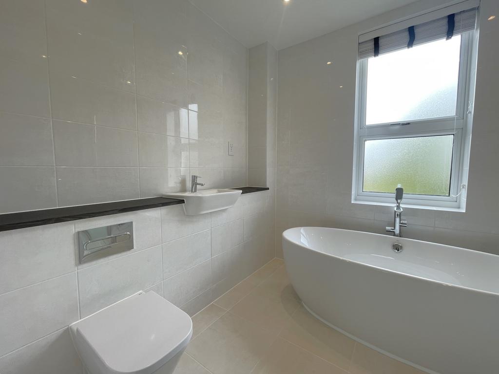 Main Bedroom Bathroom