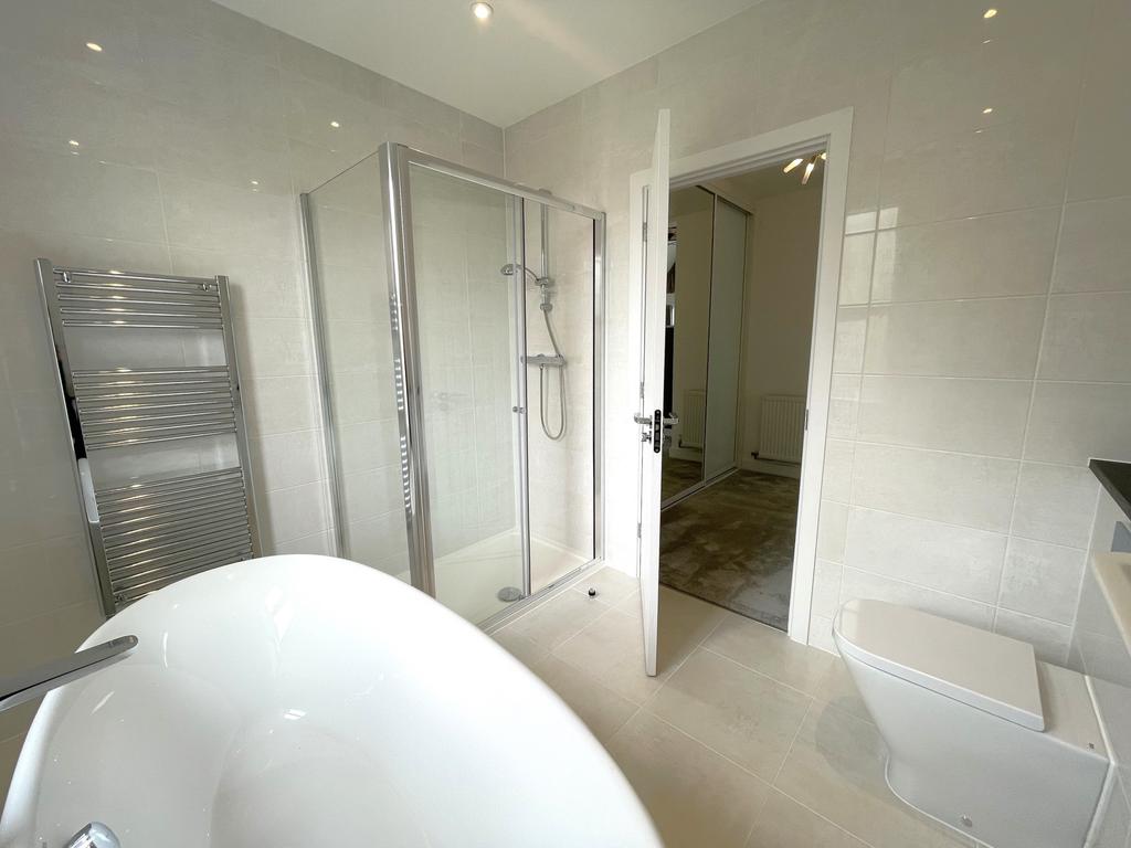 Main Bedroom Bathroom