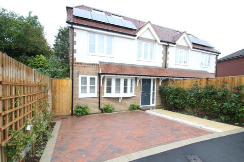 4 bedroom townhouse to rent, Whitemore Road, Guildford GU1