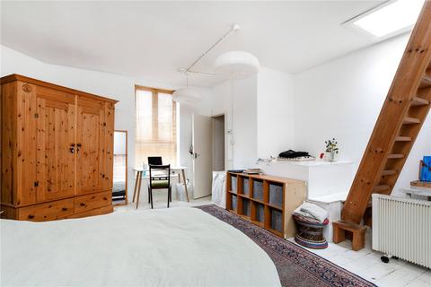 2 bedroom townhouse to rent, White Church Passage, London, E1