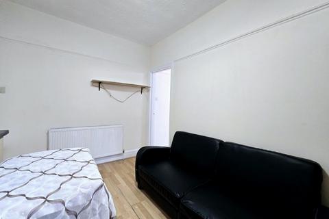 1 bedroom apartment to rent, Green Lanes, Palmers Green