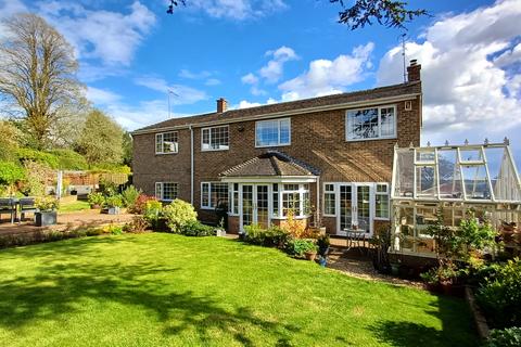4 bedroom detached house for sale, Barley Close, Sibford Gower OX15
