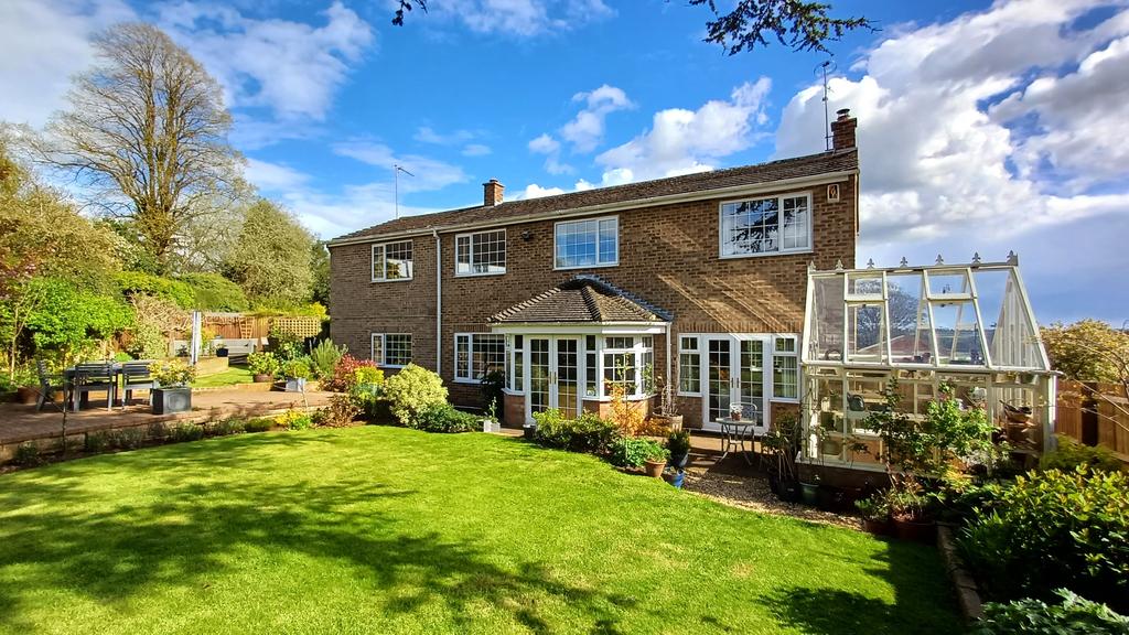 Barley Close, Sibford Gower OX15 4 bed detached house for sale £845,000