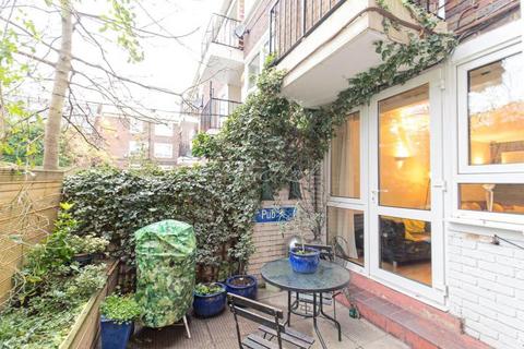 1 bedroom in a flat share to rent, Spey Street,  London, E14