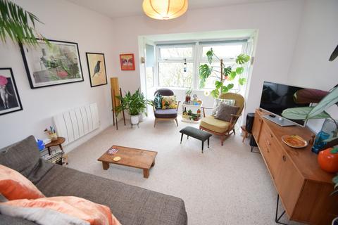 2 bedroom apartment for sale, Cliffe Gardens, Bradford BD18