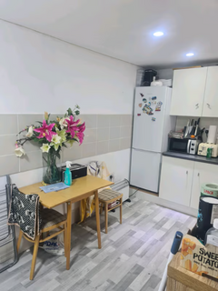 1 bedroom in a house share to rent, Ryefield Avenue, Uxbridge UB10