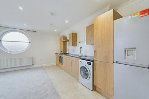 2 bedroom flat to rent, Owen Court, Bedford Road, Horsham
