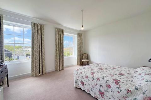 2 The Parade, Truro, TR1 1QE