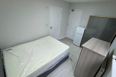 1 bedroom semi-detached house to rent, Randon Close, Harrow HA2