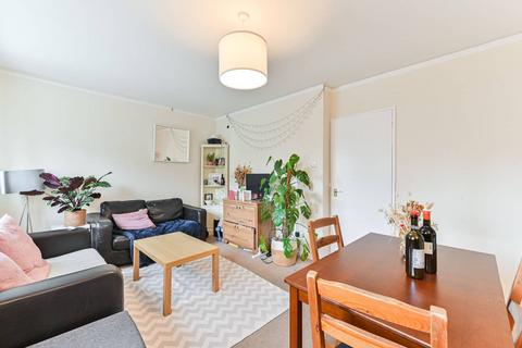 3 bedroom flat to rent, Radbourne Road, Balham, London, SW12