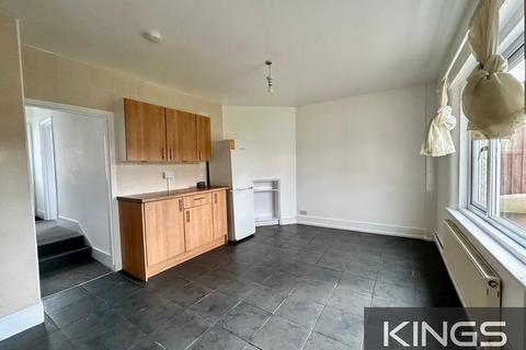 3 bedroom semi-detached house to rent, Bishops Road, Southampton