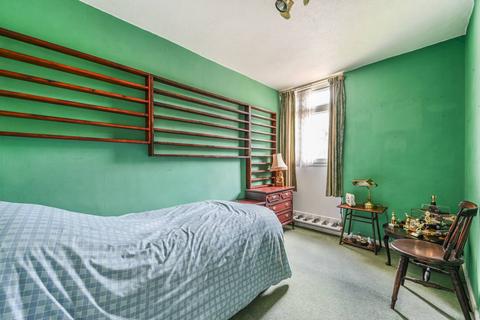 4 bedroom flat for sale, Bolingbroke Walk, Battersea, London, SW11