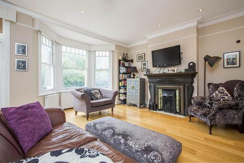 4 bedroom flat to rent, Clapham Common West Side, London