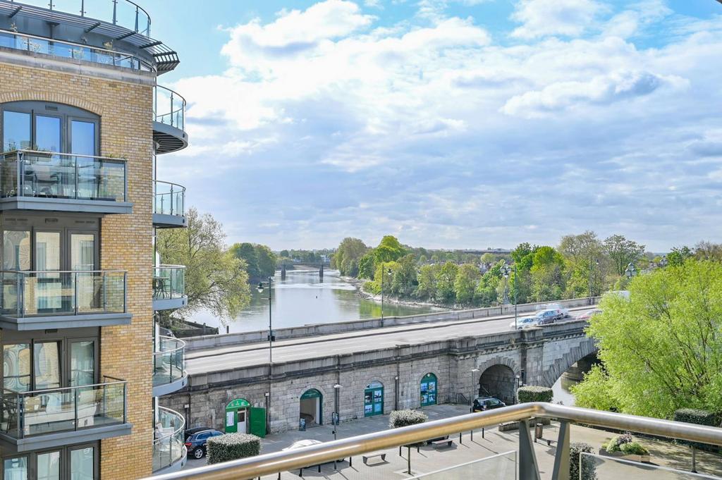 KEW BRIDGE APARTMENTS, Kew Bridge... 2 bed flat for sale £795,000