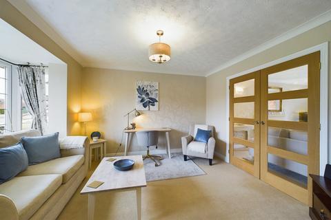 7 Barrington Close, Stretton, Burton-on-trent, DE13 0YD
