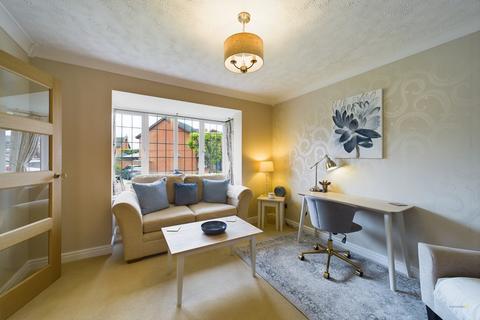 7 Barrington Close, Stretton, Burton-on-trent, DE13 0YD