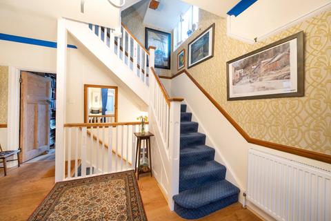 12 Mountside, Guildford, GU2 4JE