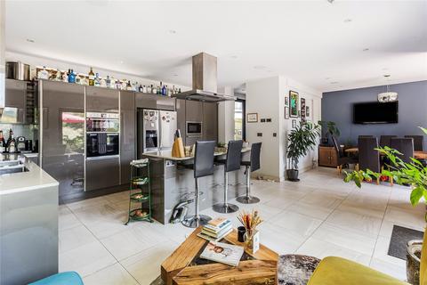 17 Abbot Road, Guildford, GU1 3TA