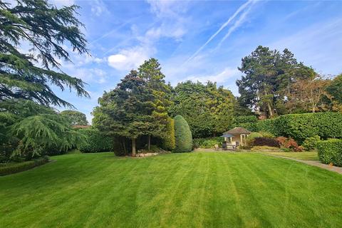 15 Hillgarth, Hindhead, GU26 6PP