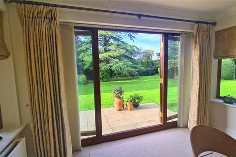 15 Hillgarth, Hindhead, GU26 6PP
