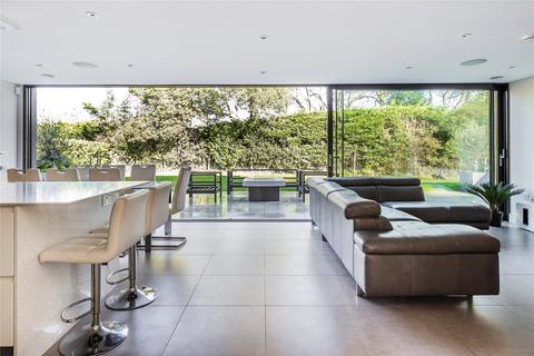 38 Streets Heath, West End, Woking, GU24 9QU
