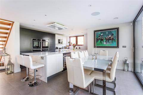 38 Streets Heath, West End, Woking, GU24 9QU