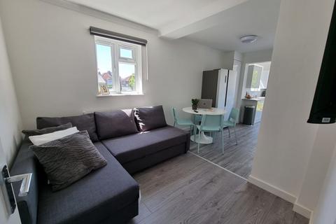 1 bedroom in a house share to rent, Press Road, Uxbridge UB8