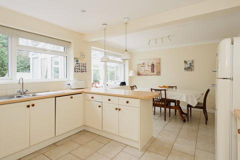 2 Copse Glade, Surbiton, KT6 6QB