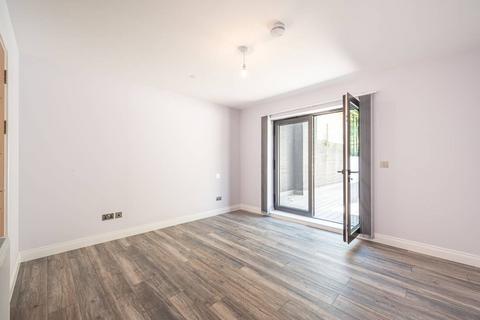 3 bedroom flat to rent, Albert Road EN4, New Barnet, Barnet, EN4