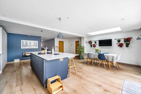 3 Forest Close, Woking, GU22 8LT