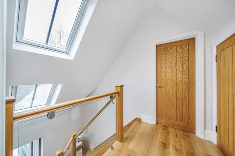 3 Forest Close, Woking, GU22 8LT