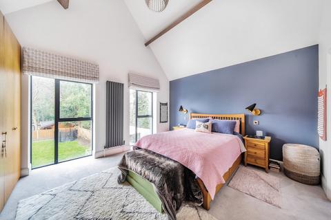 3 Forest Close, Woking, GU22 8LT