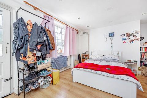 2 bedroom flat to rent, Queens Road, Peckham, London, SE15